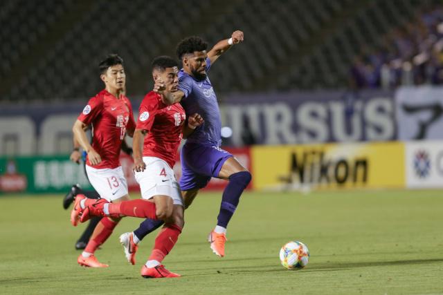 C罗庆祝击败达马克：打进2球全取3分